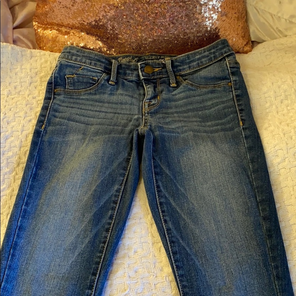Skinny blue jeans